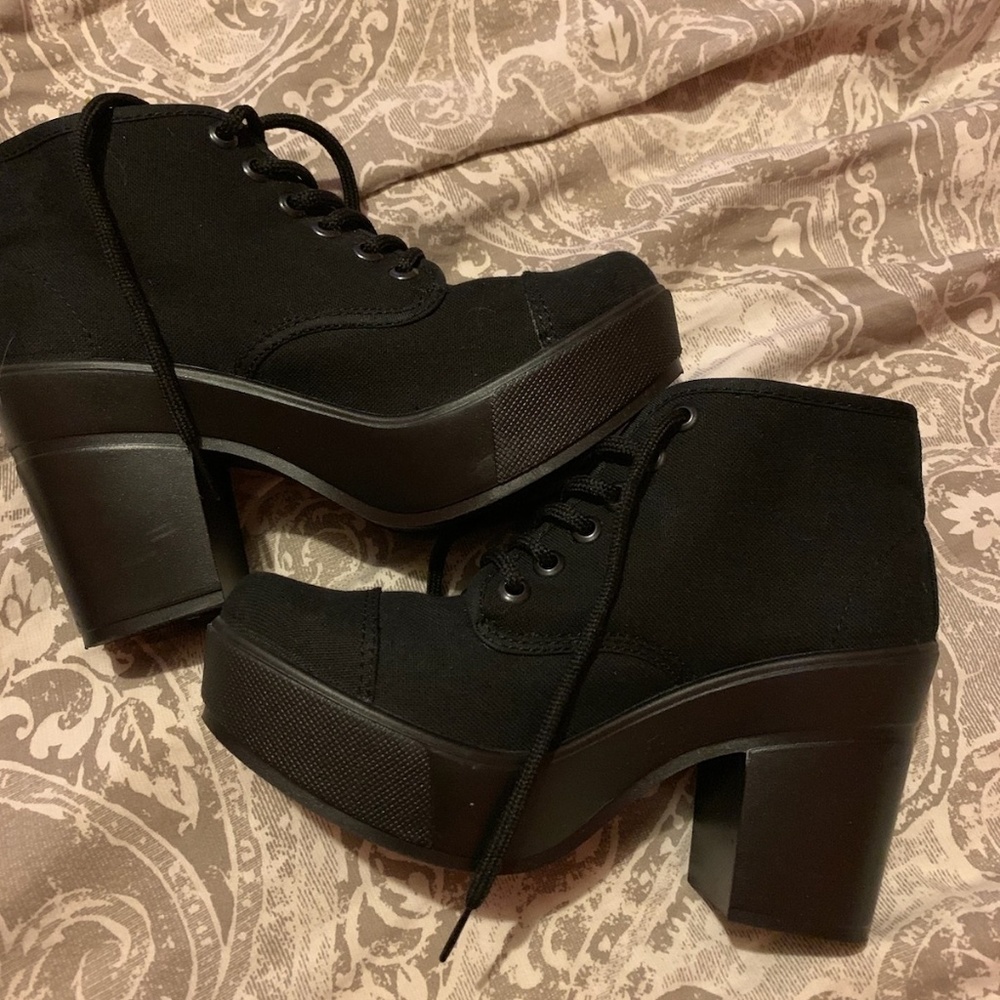 Platform sneakers